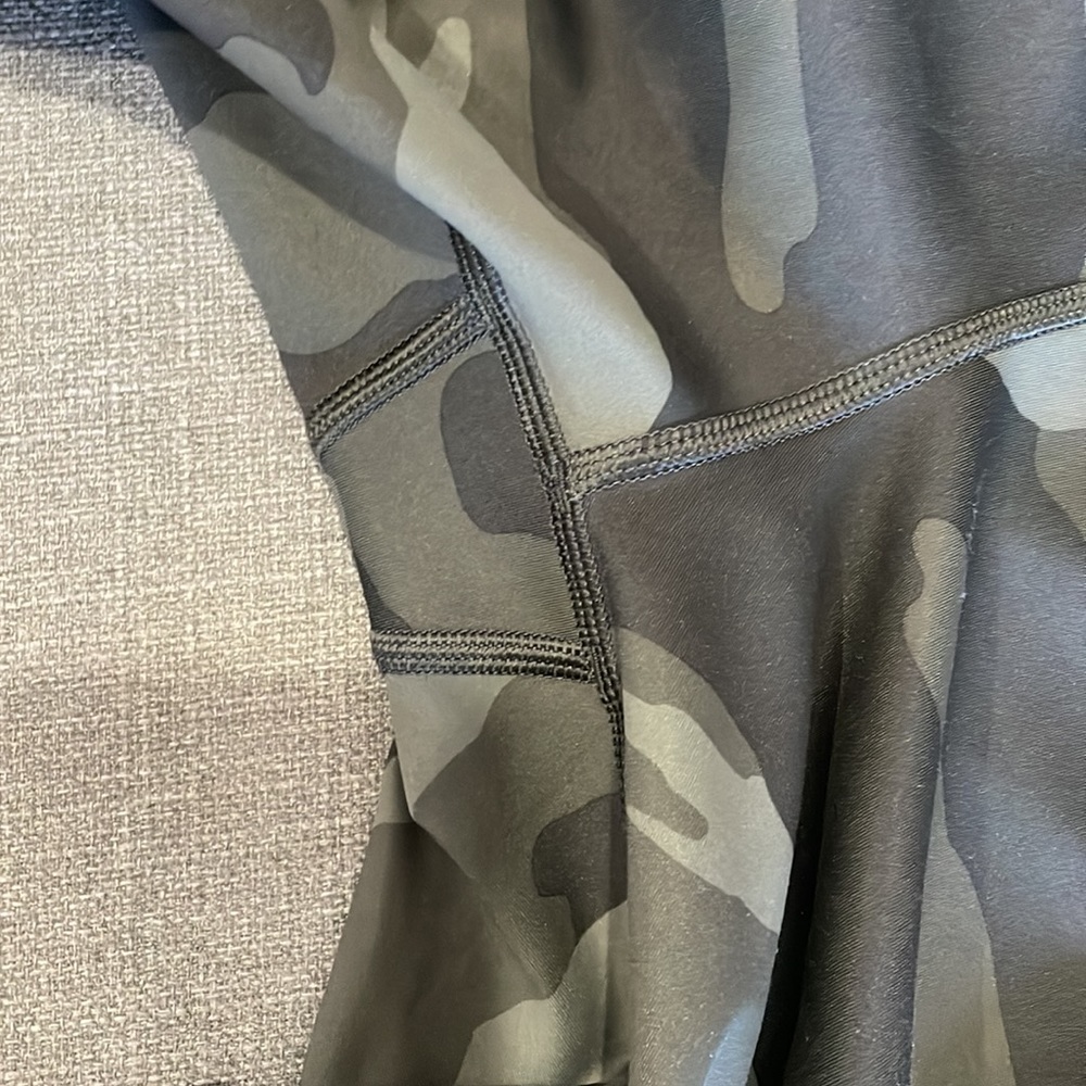 Athleta Green Camo Contender 7/8 Tight Leggings - Picture 8 of 13